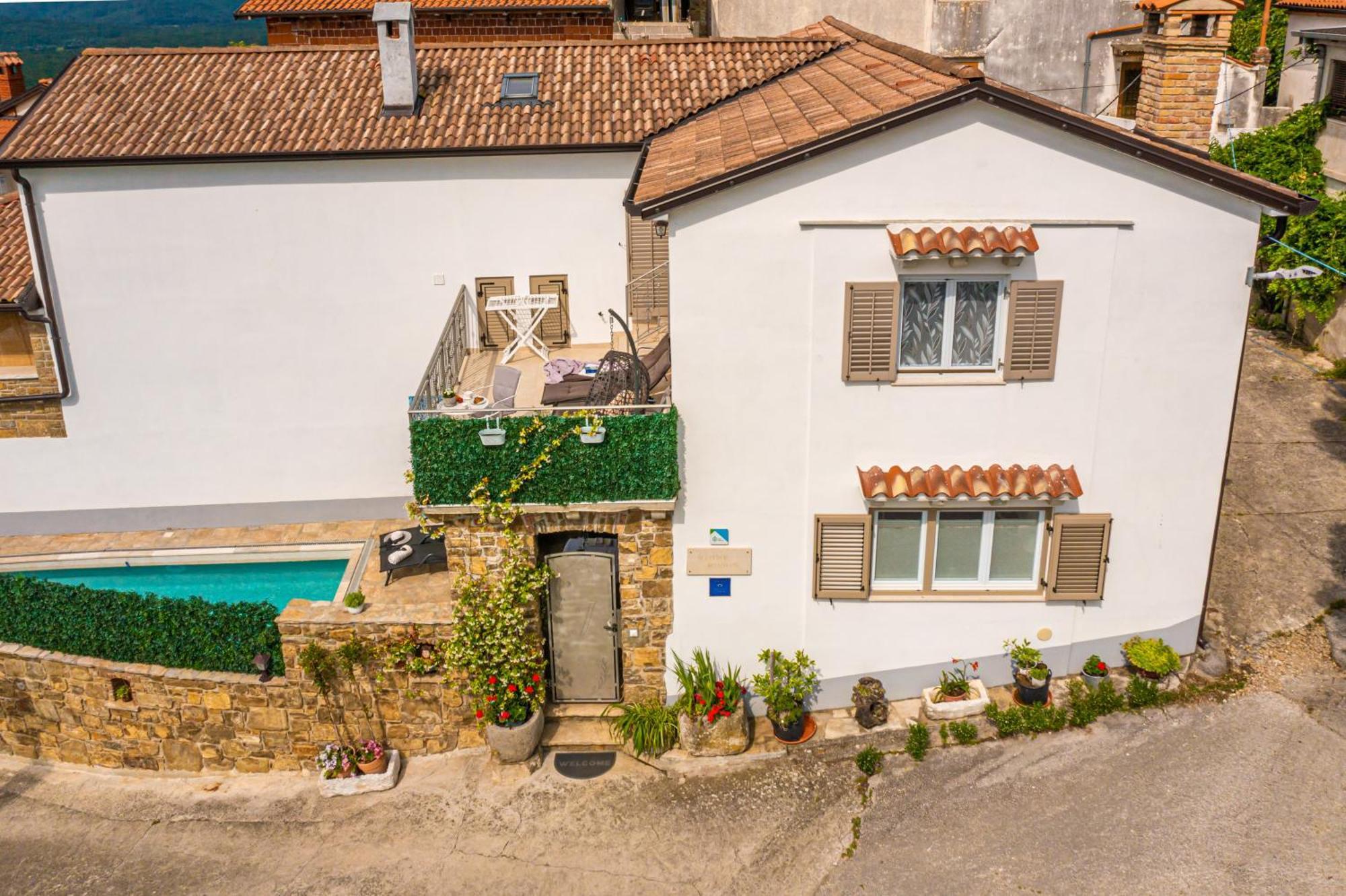 Holiday Home Belveder Motovun With Heated Pool リヴァデ エクステリア 写真