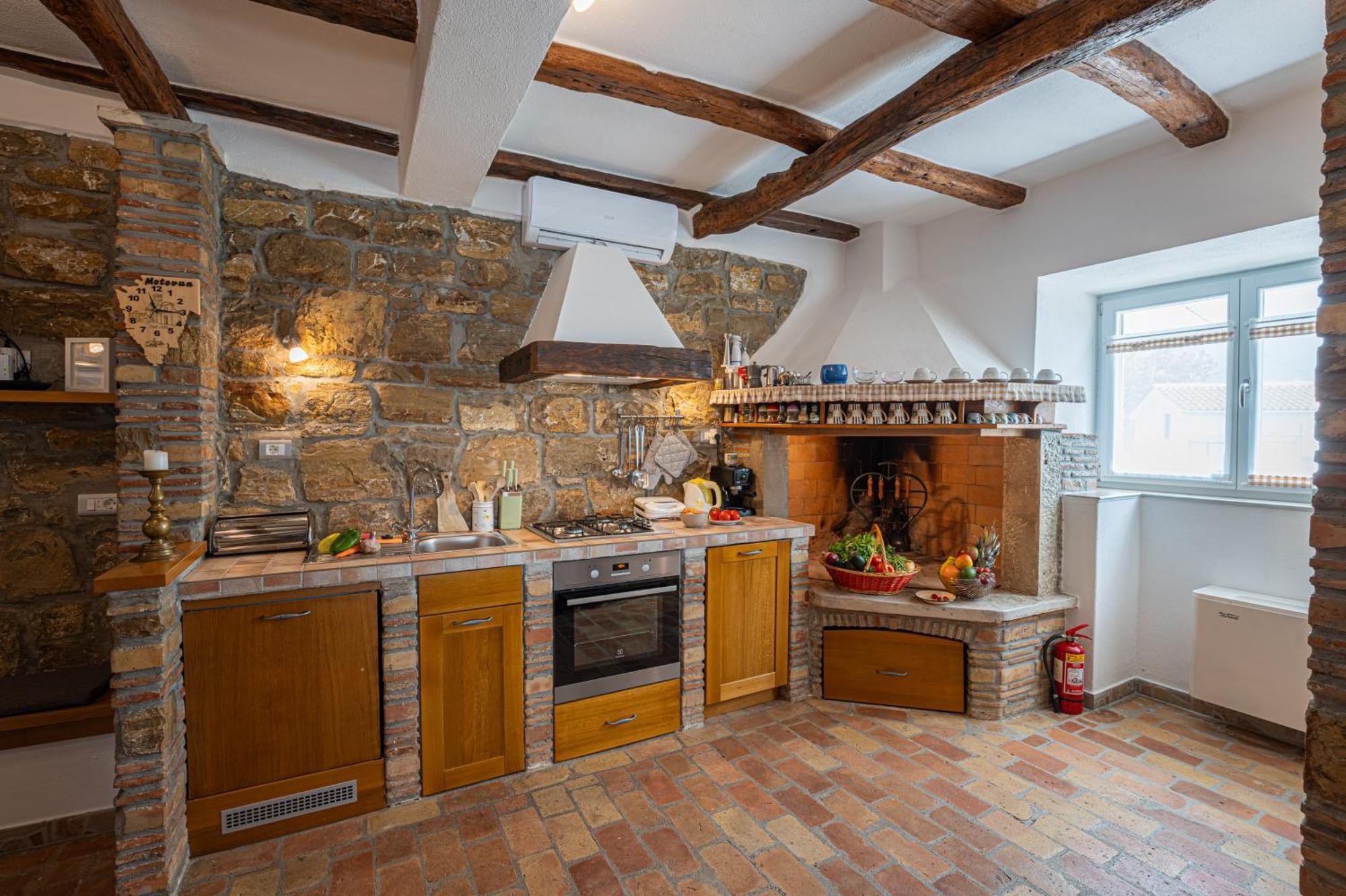 Holiday Home Belveder Motovun With Heated Pool リヴァデ エクステリア 写真