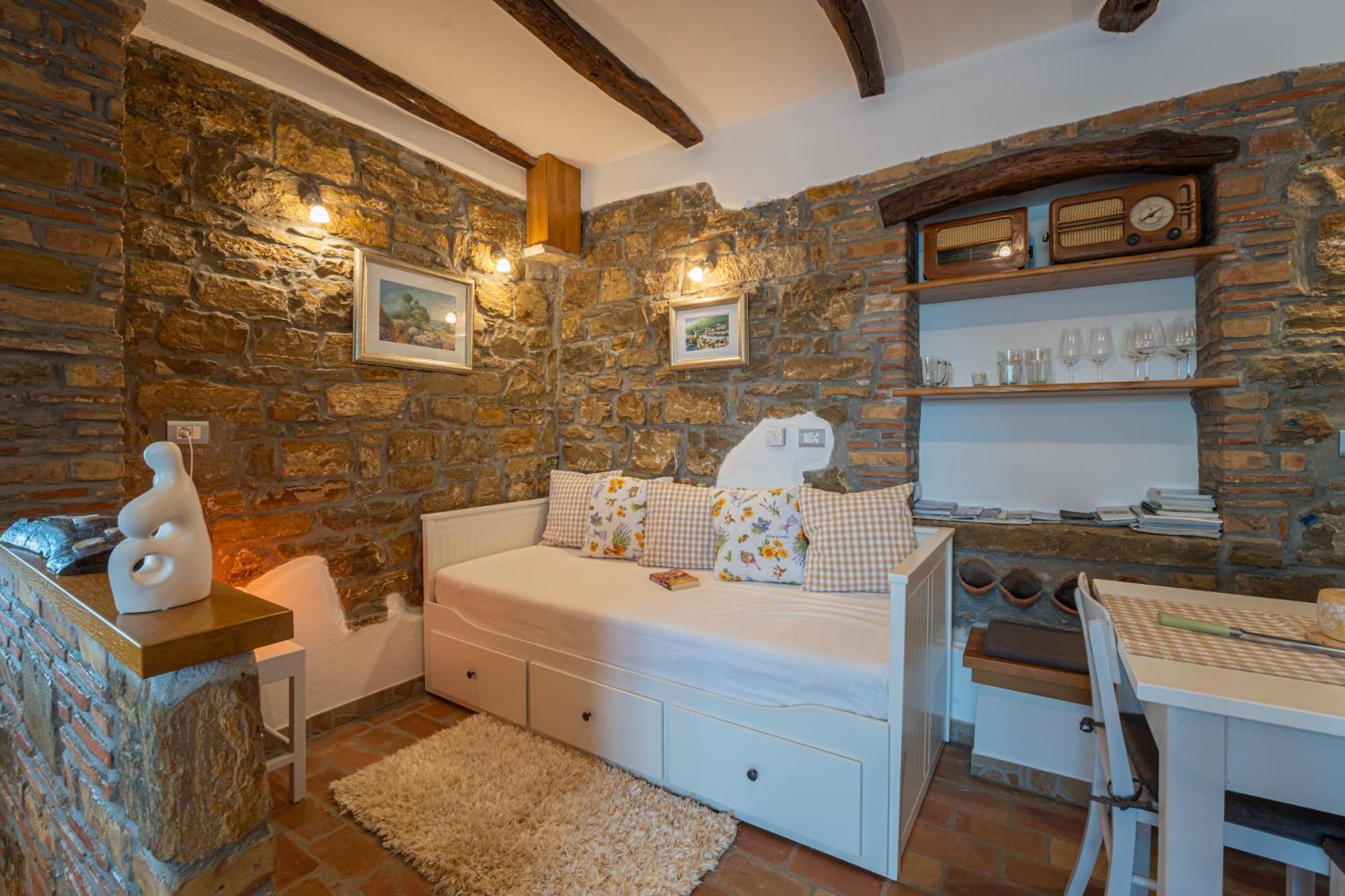 Holiday Home Belveder Motovun With Heated Pool リヴァデ エクステリア 写真