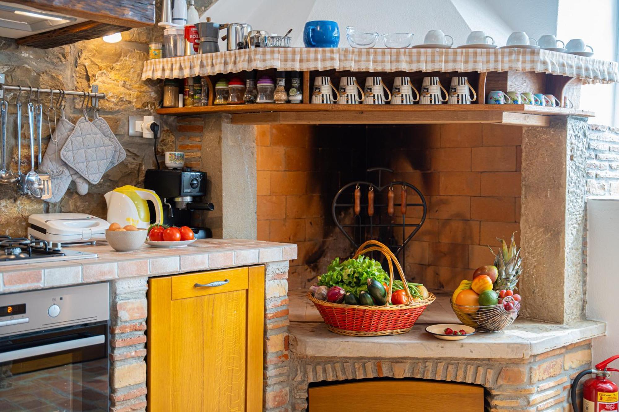 Holiday Home Belveder Motovun With Heated Pool リヴァデ エクステリア 写真