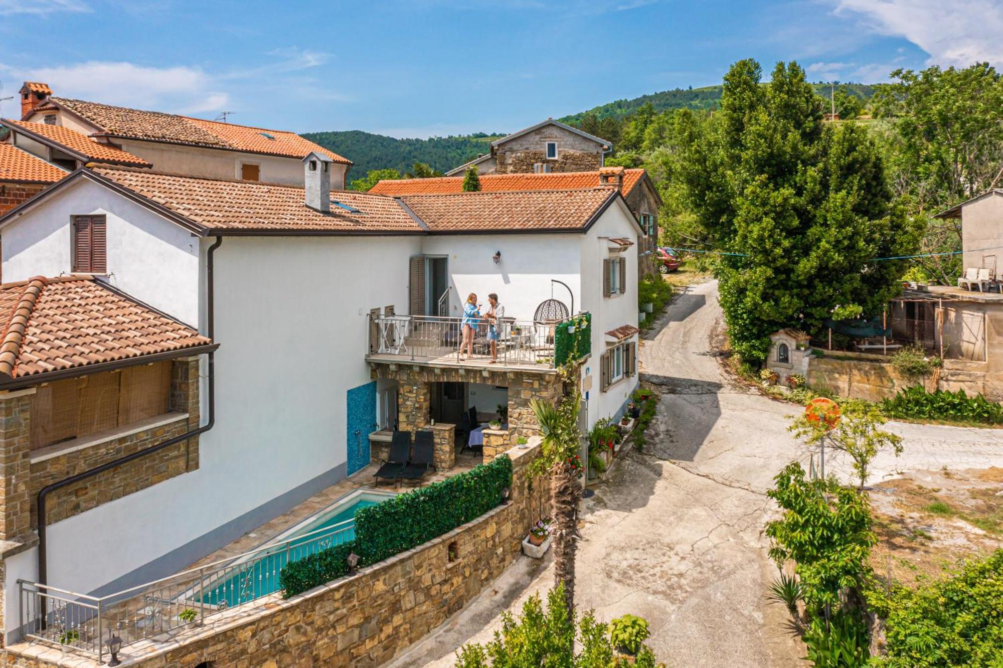 Holiday Home Belveder Motovun With Heated Pool リヴァデ エクステリア 写真
