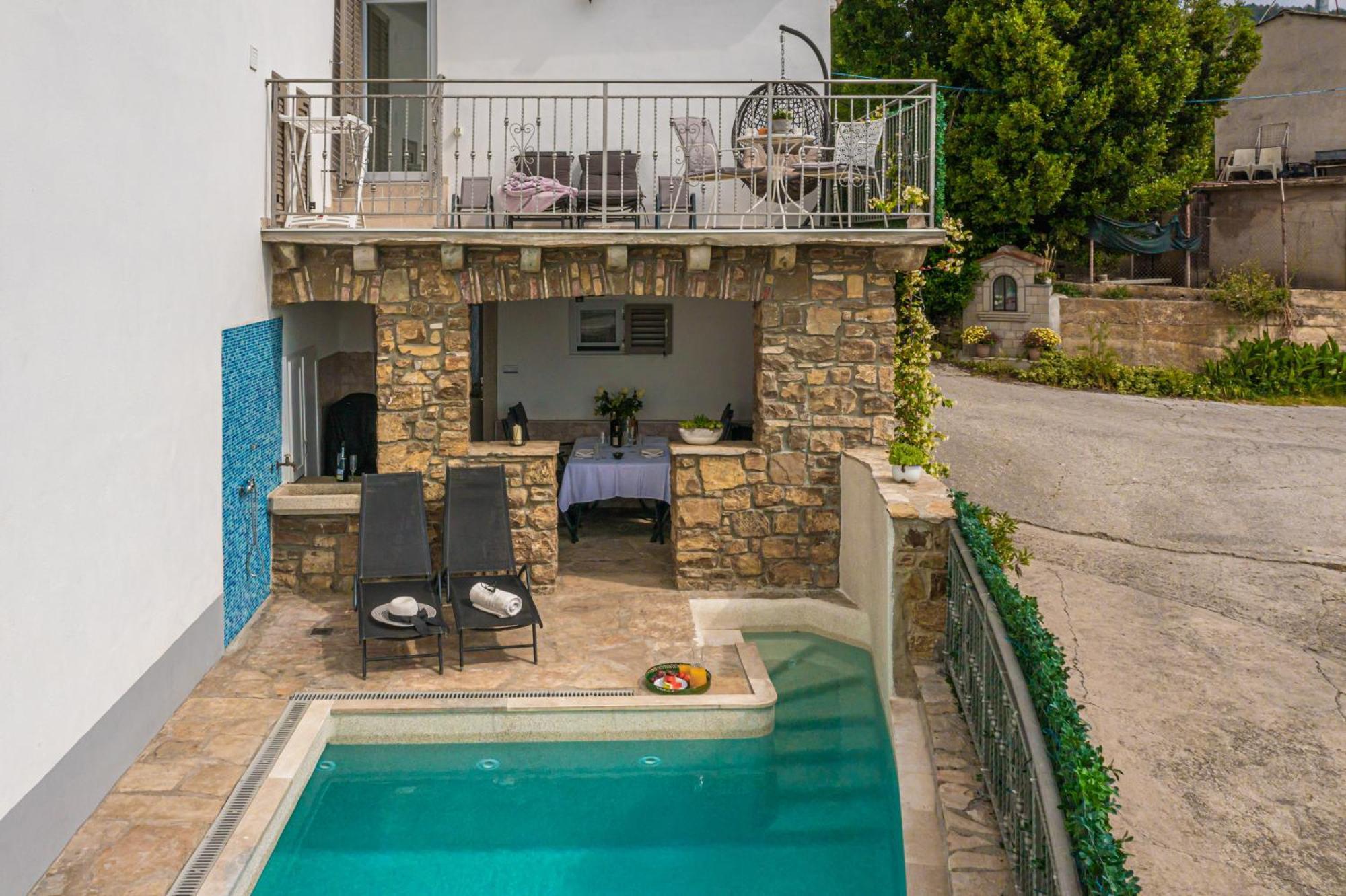 Holiday Home Belveder Motovun With Heated Pool リヴァデ エクステリア 写真