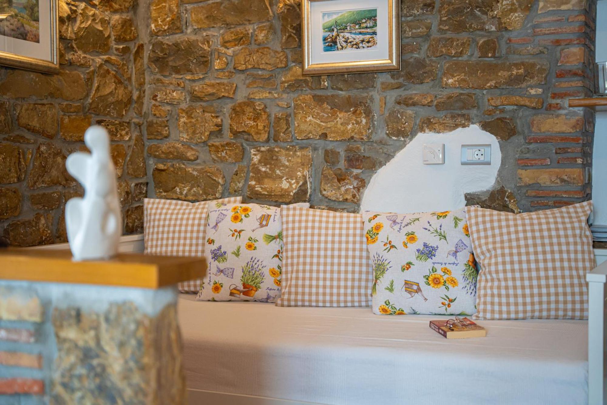 Holiday Home Belveder Motovun With Heated Pool リヴァデ エクステリア 写真