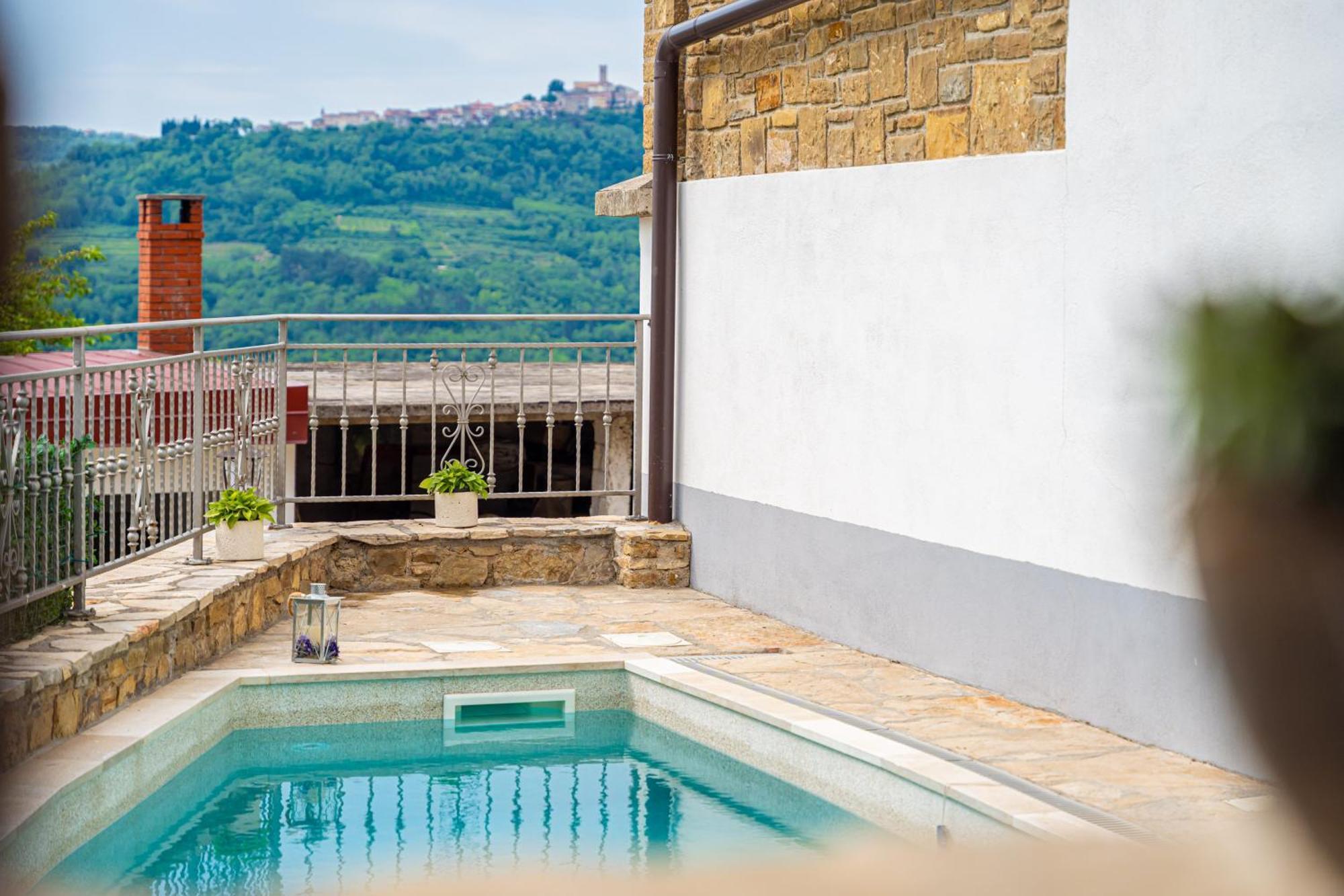 Holiday Home Belveder Motovun With Heated Pool リヴァデ エクステリア 写真