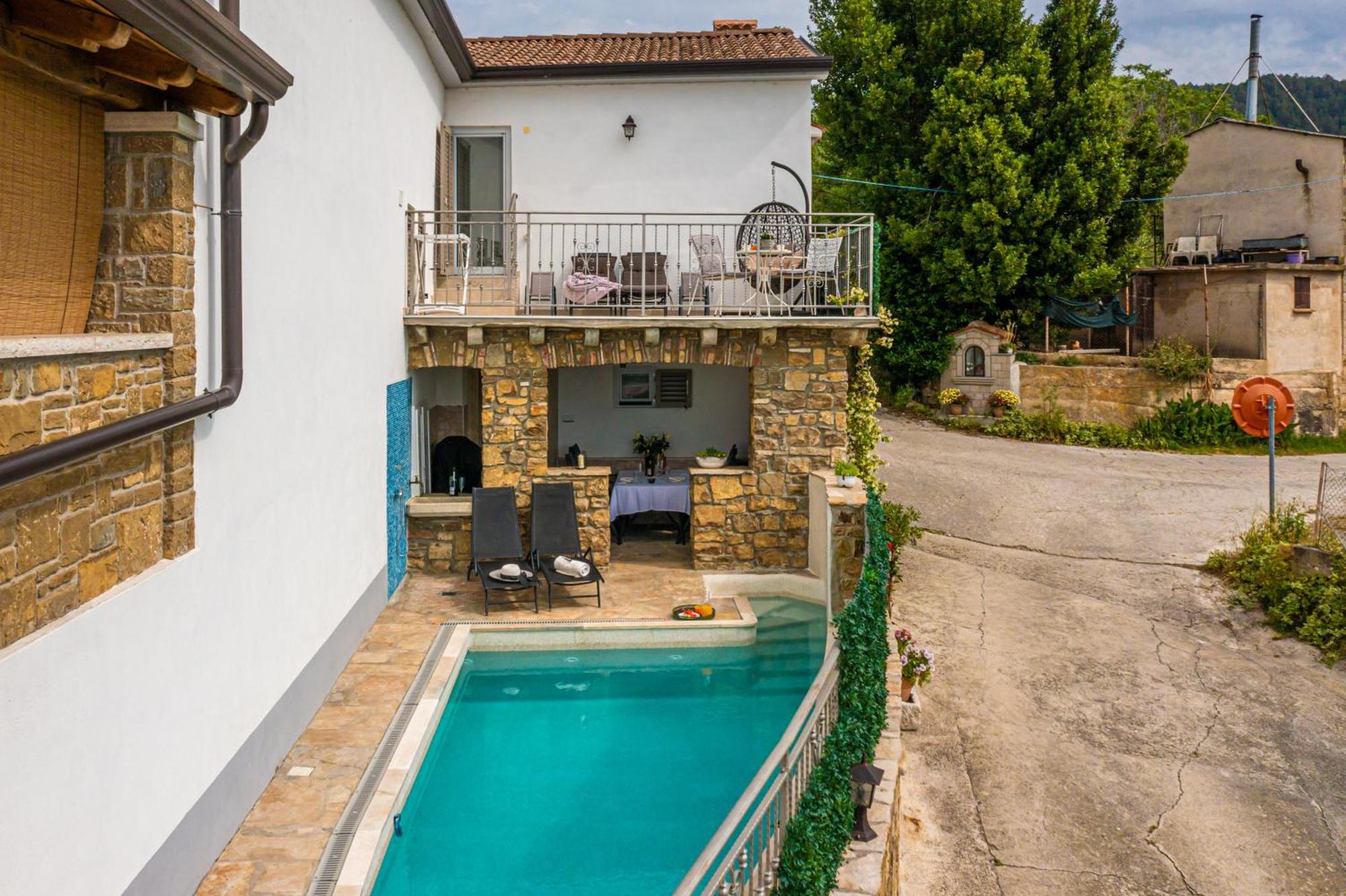 Holiday Home Belveder Motovun With Heated Pool リヴァデ エクステリア 写真
