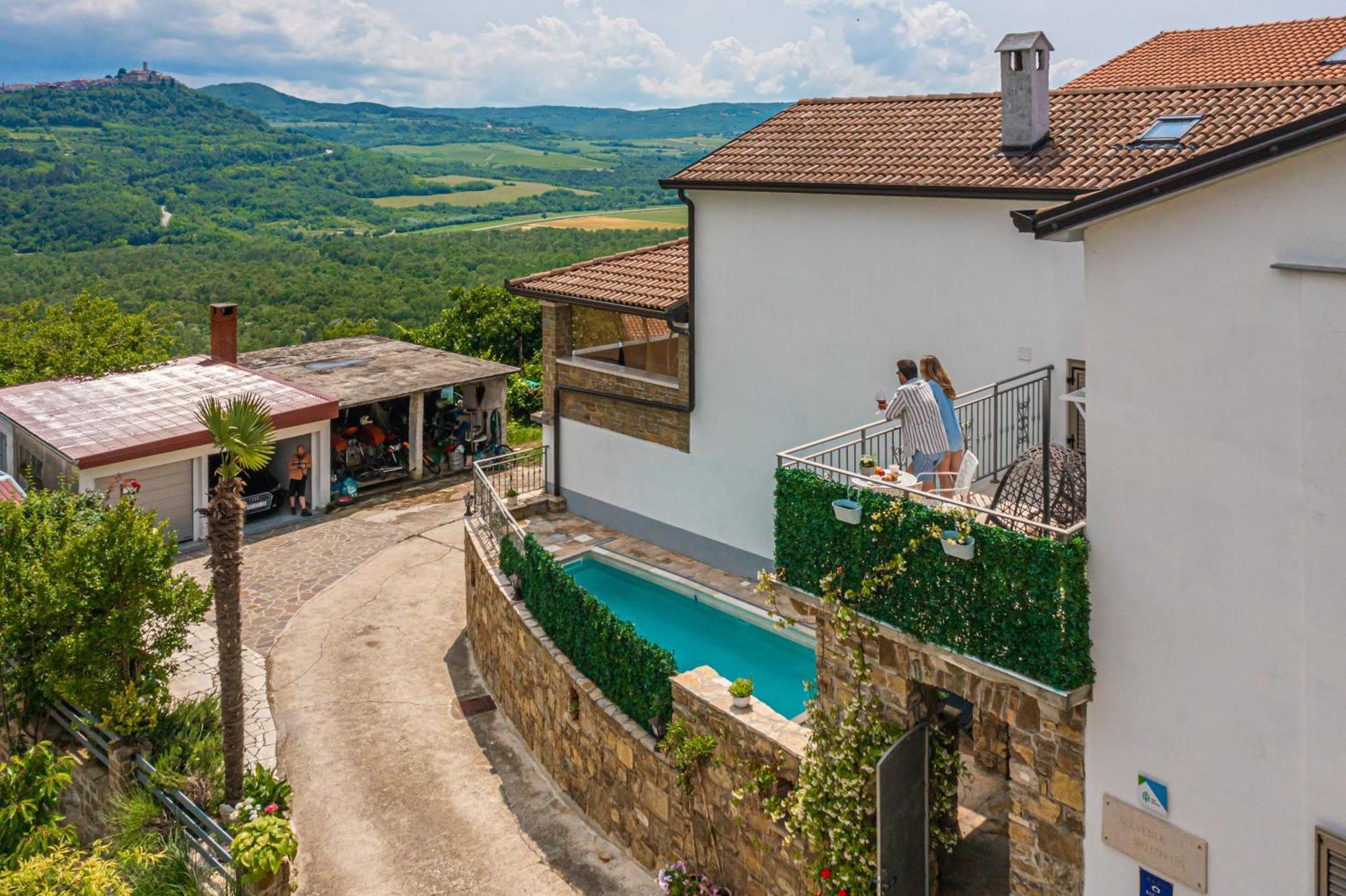 Holiday Home Belveder Motovun With Heated Pool リヴァデ エクステリア 写真
