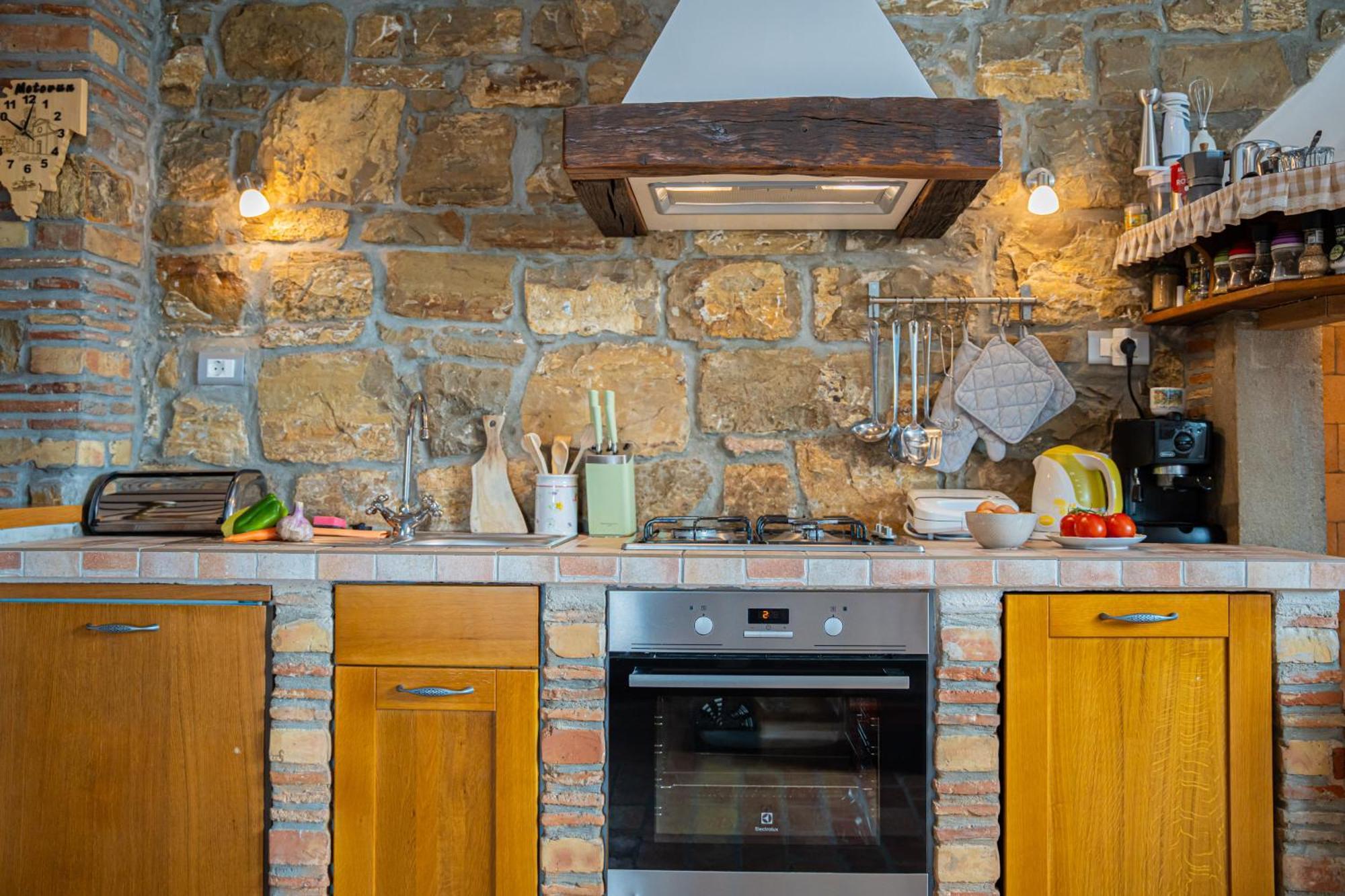 Holiday Home Belveder Motovun With Heated Pool リヴァデ エクステリア 写真