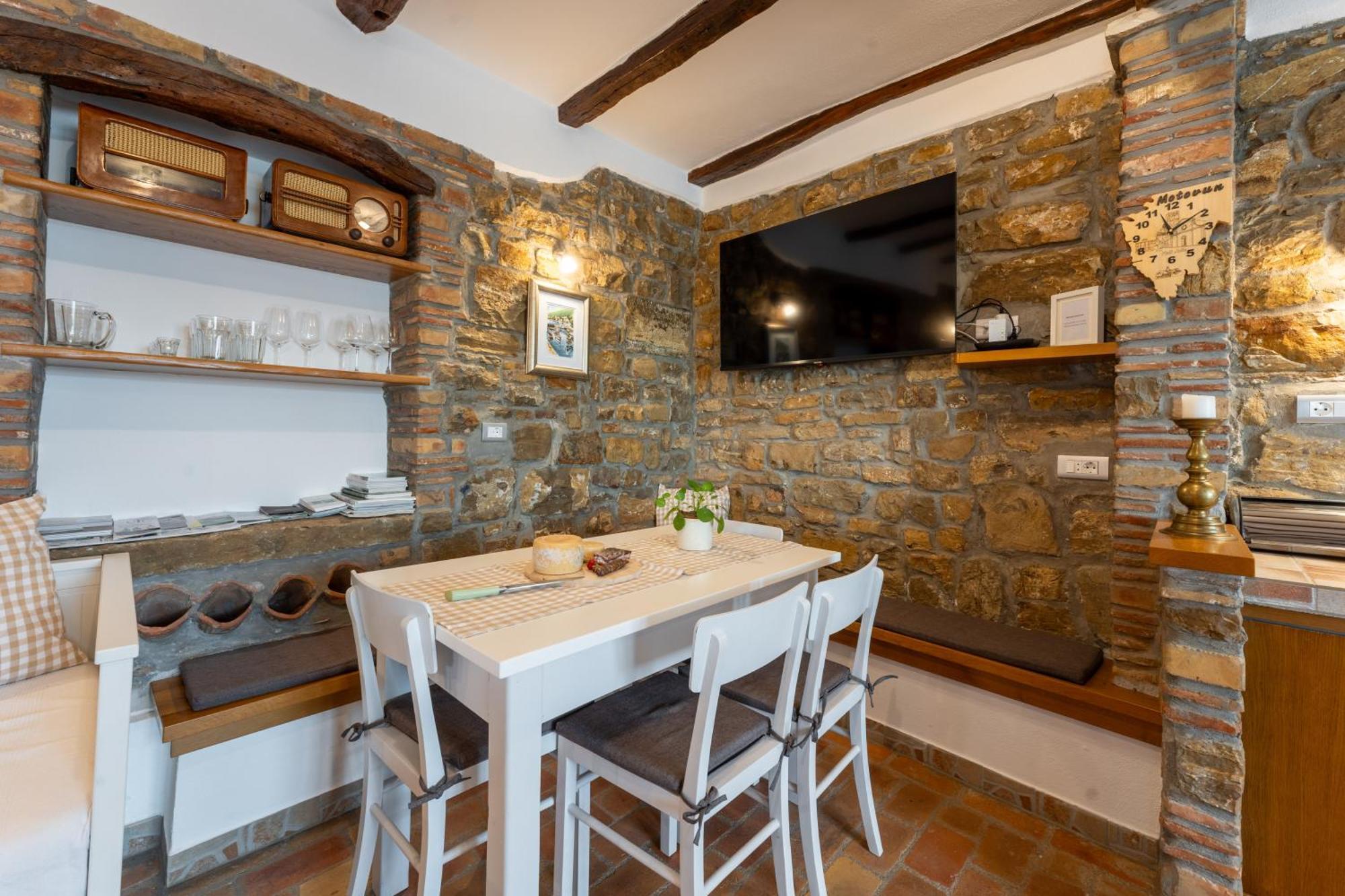 Holiday Home Belveder Motovun With Heated Pool リヴァデ エクステリア 写真