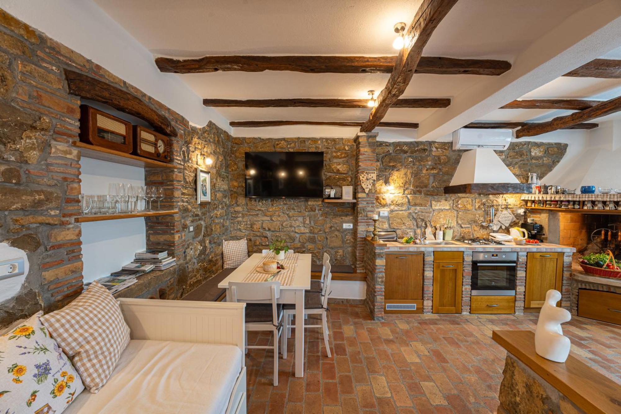 Holiday Home Belveder Motovun With Heated Pool リヴァデ エクステリア 写真