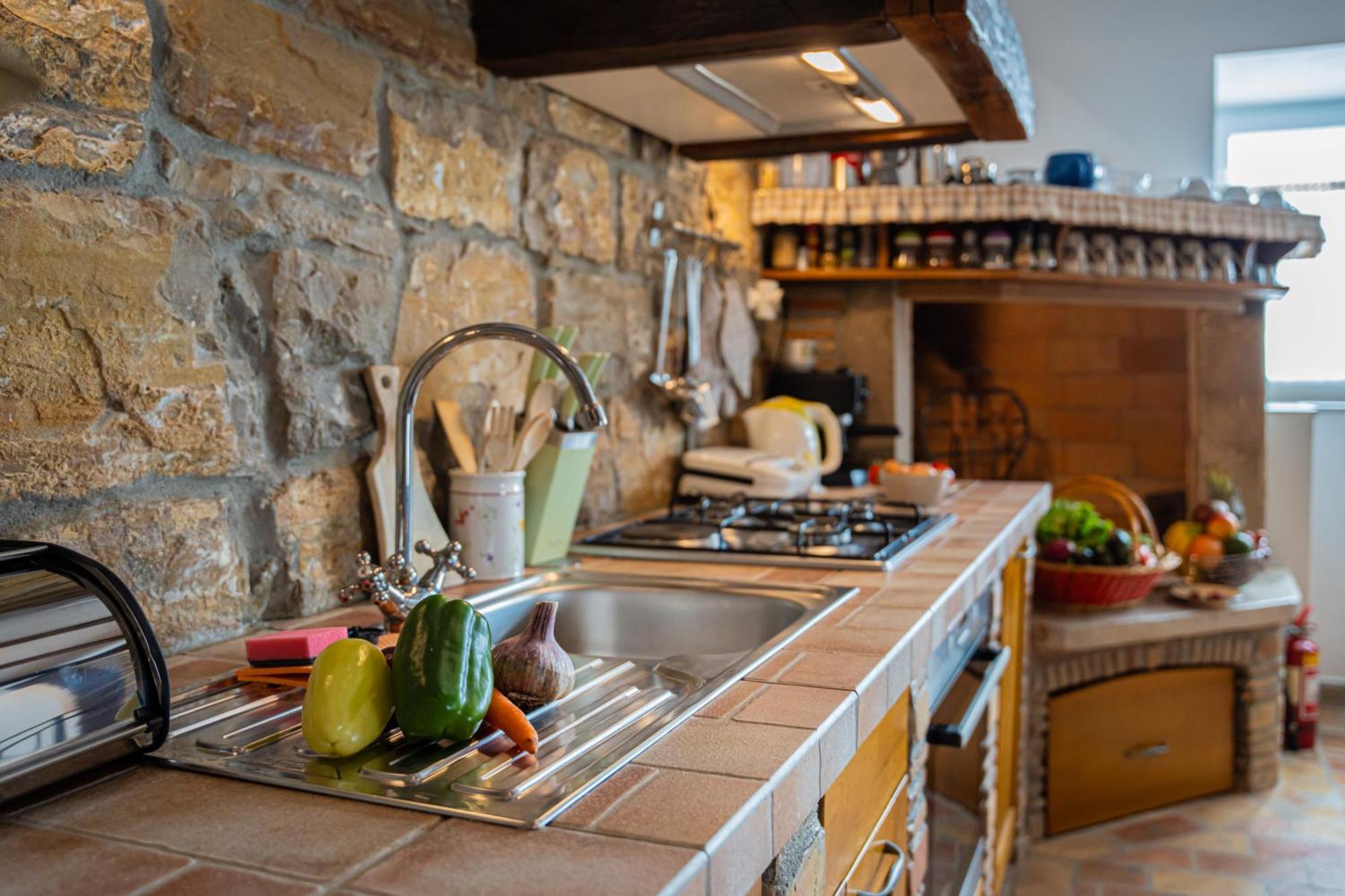 Holiday Home Belveder Motovun With Heated Pool リヴァデ エクステリア 写真