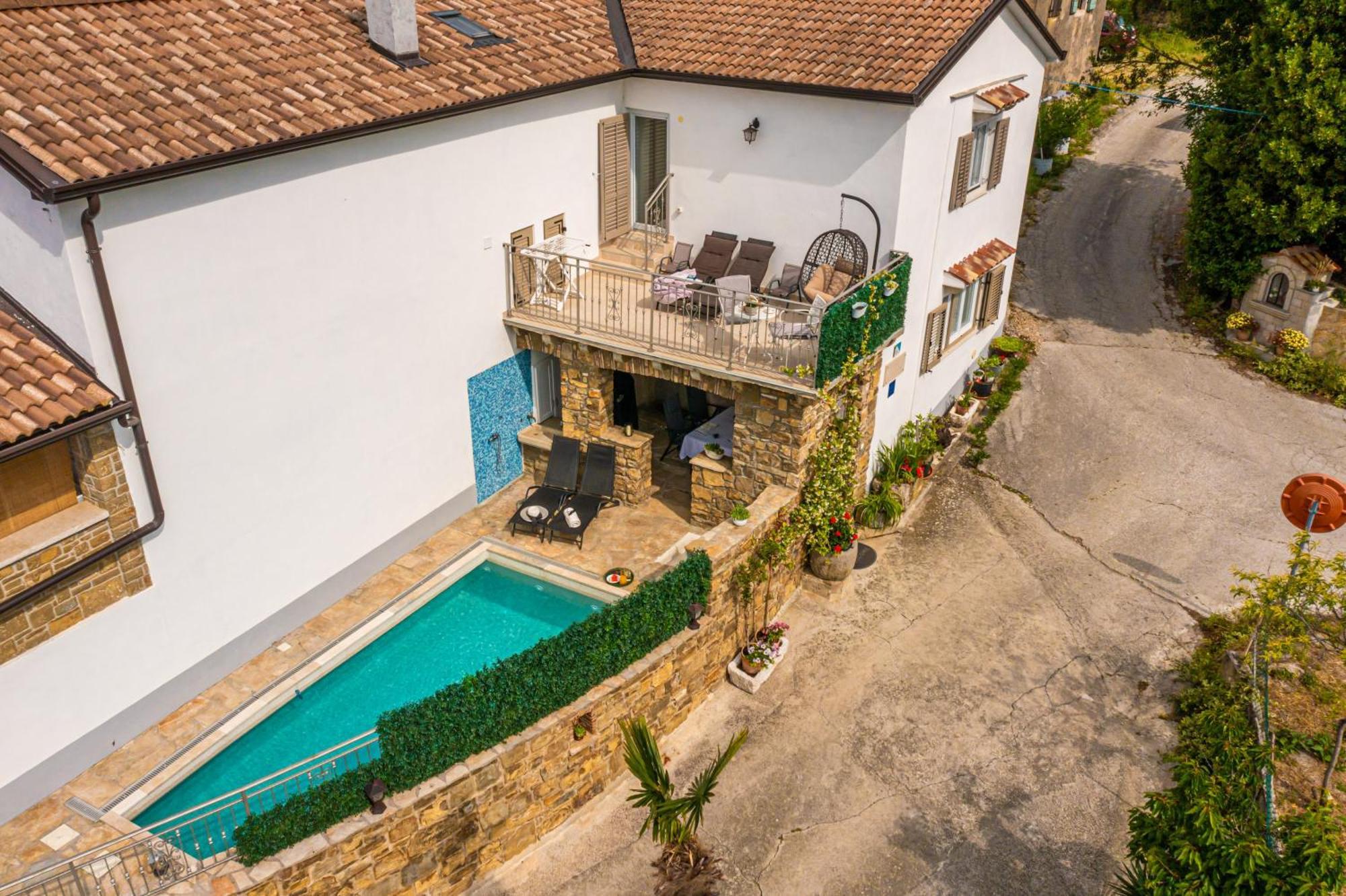 Holiday Home Belveder Motovun With Heated Pool リヴァデ エクステリア 写真