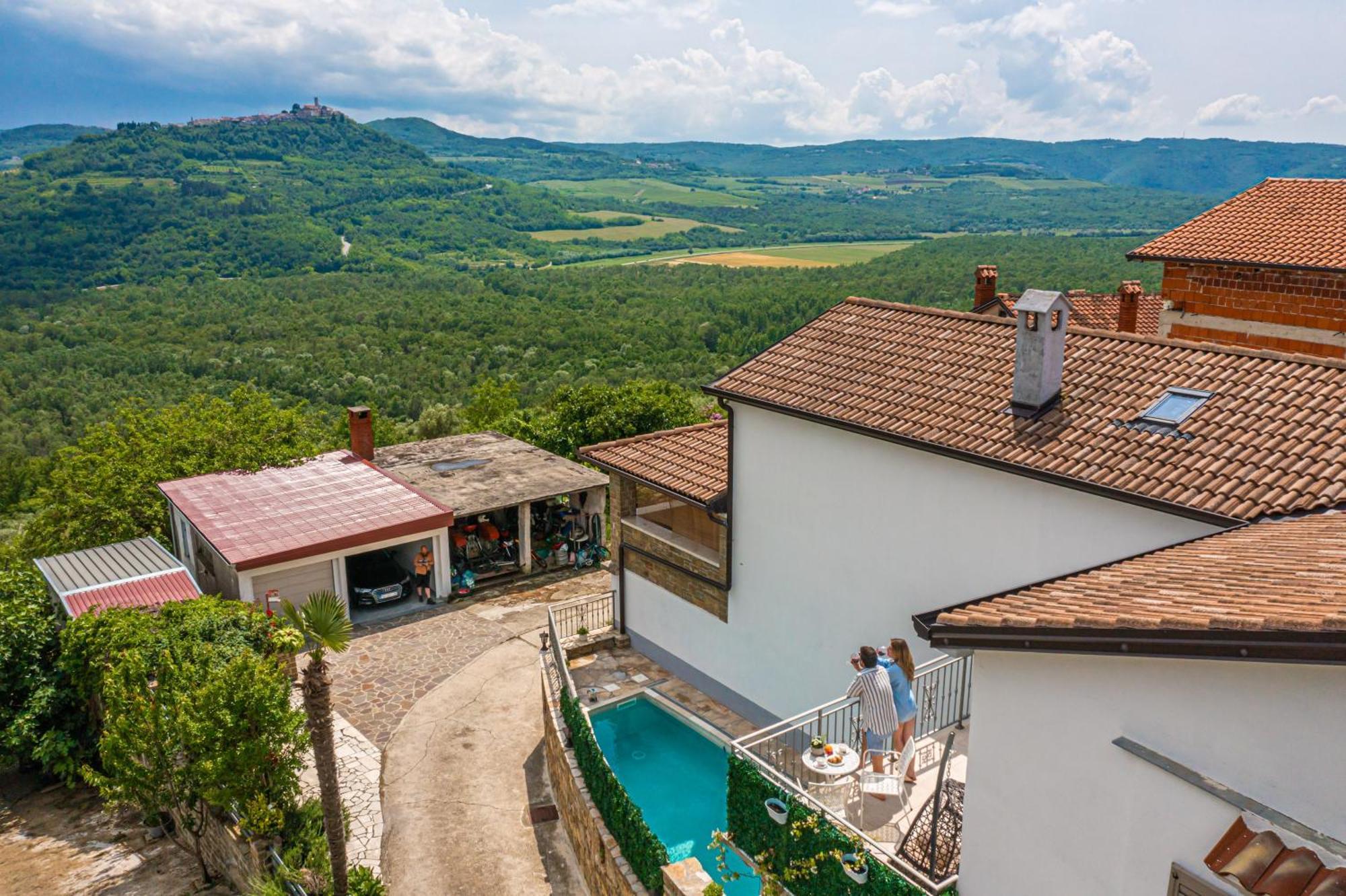 Holiday Home Belveder Motovun With Heated Pool リヴァデ エクステリア 写真